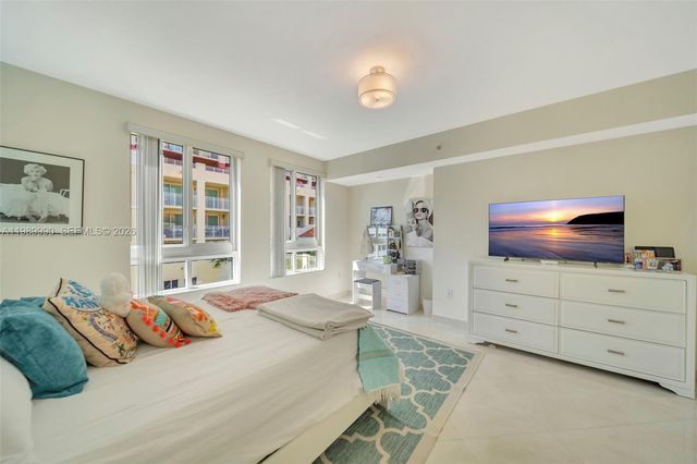 7355 SW 89th St 728N, Miami, FL 33156