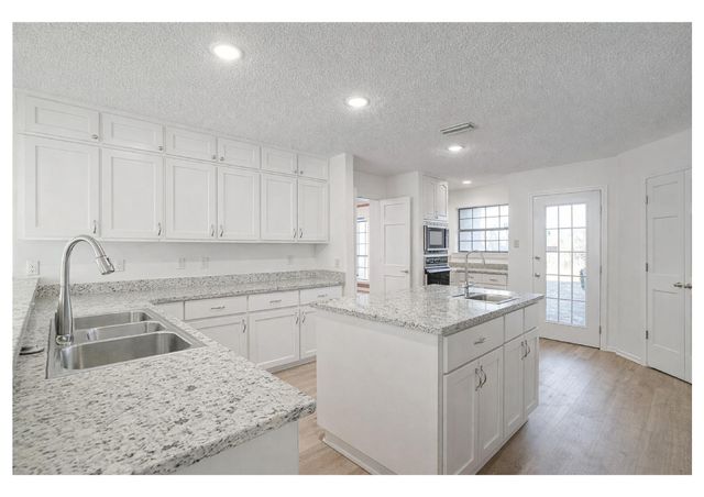 3017 Freeman Lane, Crowley, TX 76036