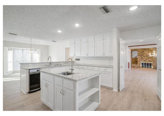 3017 Freeman Lane, Crowley, TX 76036