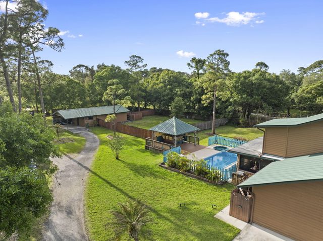 2725 Twin Oaks Trail, Fort Pierce, FL 34945