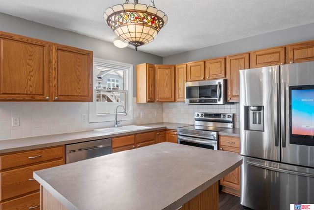 3257 Prairieview Drive, Lincoln, NE 68504