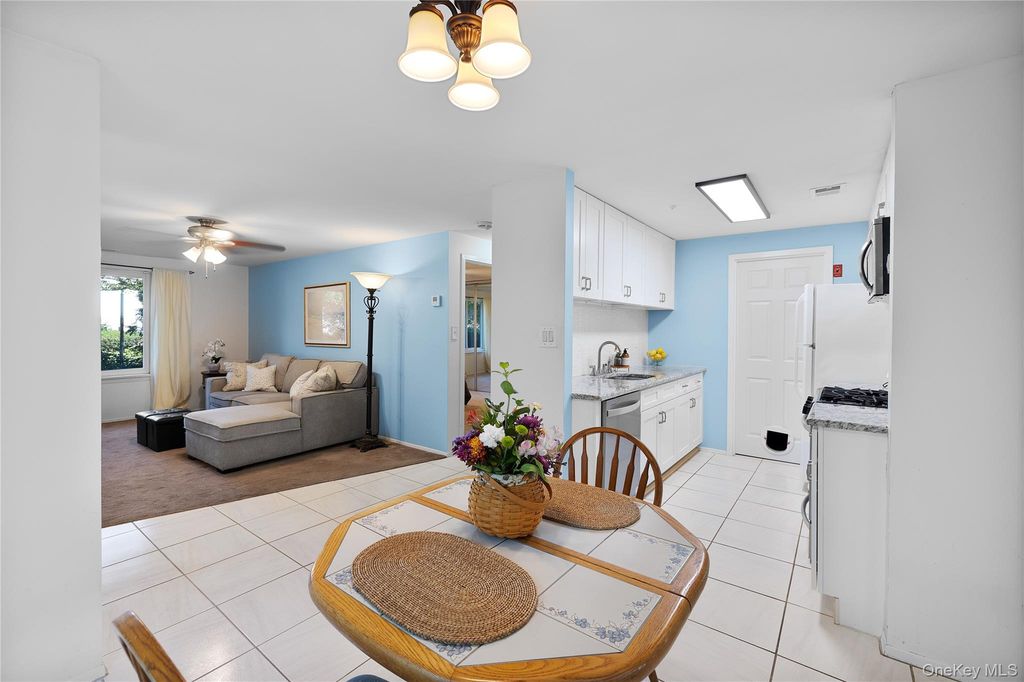 644 W End Drive, Medford, NY 11763 — photo 4