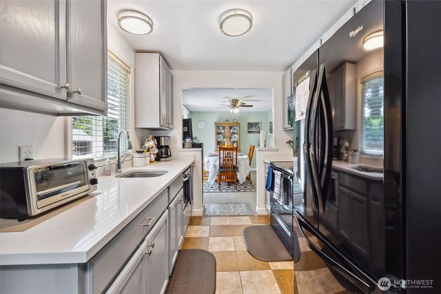 28720 13th Avenue S, Federal Way, WA 98003