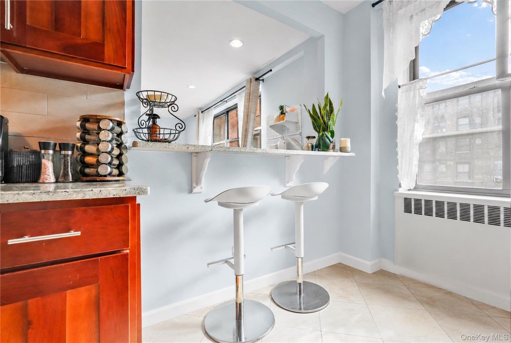 67-35 Yellowstone Boulevard 4P, Forest Hills, NY 11375 — photo 4