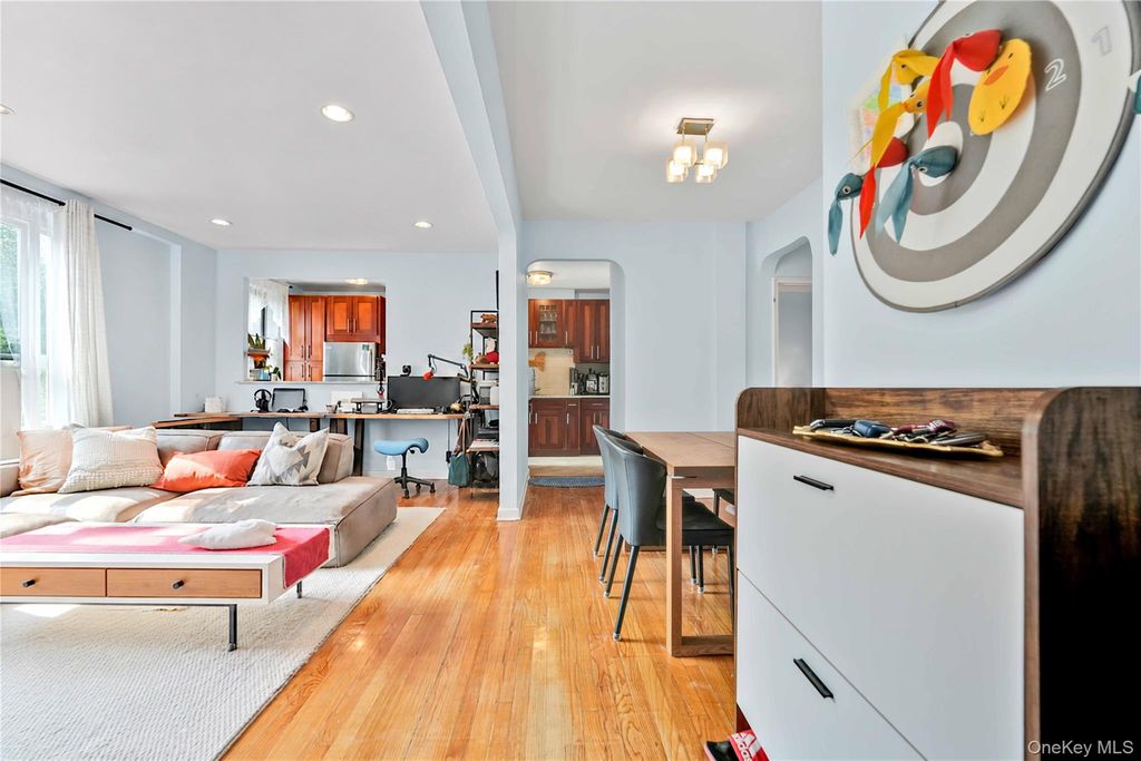 67-35 Yellowstone Boulevard 4P, Forest Hills, NY 11375 — photo 5