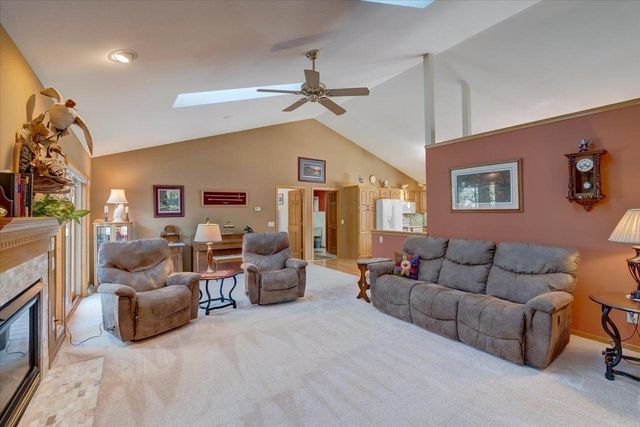 812 Abbington Court, Sun Prairie, WI 53590