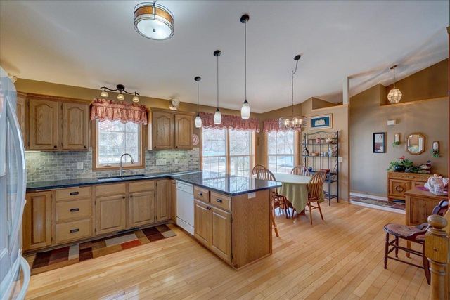 812 Abbington Court, Sun Prairie, WI 53590