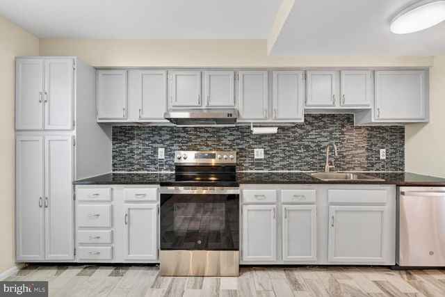 6427 OLD SCOTTS CT, Springfield, VA 22152