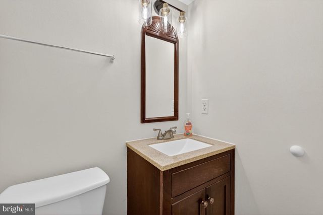 6427 OLD SCOTTS CT, Springfield, VA 22152