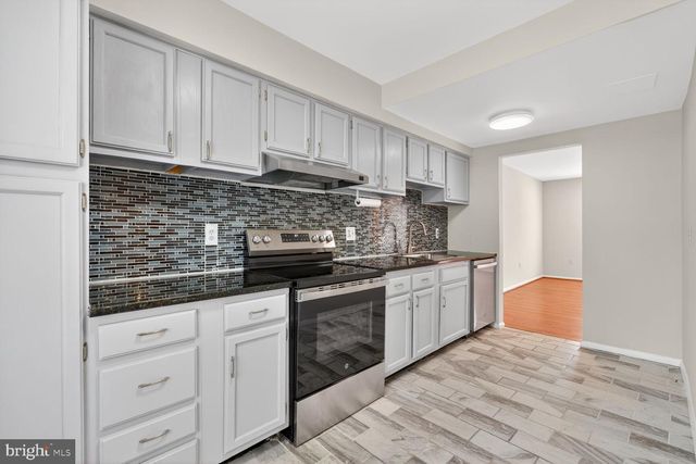 6427 OLD SCOTTS CT, Springfield, VA 22152