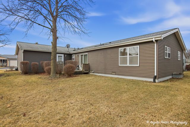 4 Hialeah Court, Grayslake, IL 60030