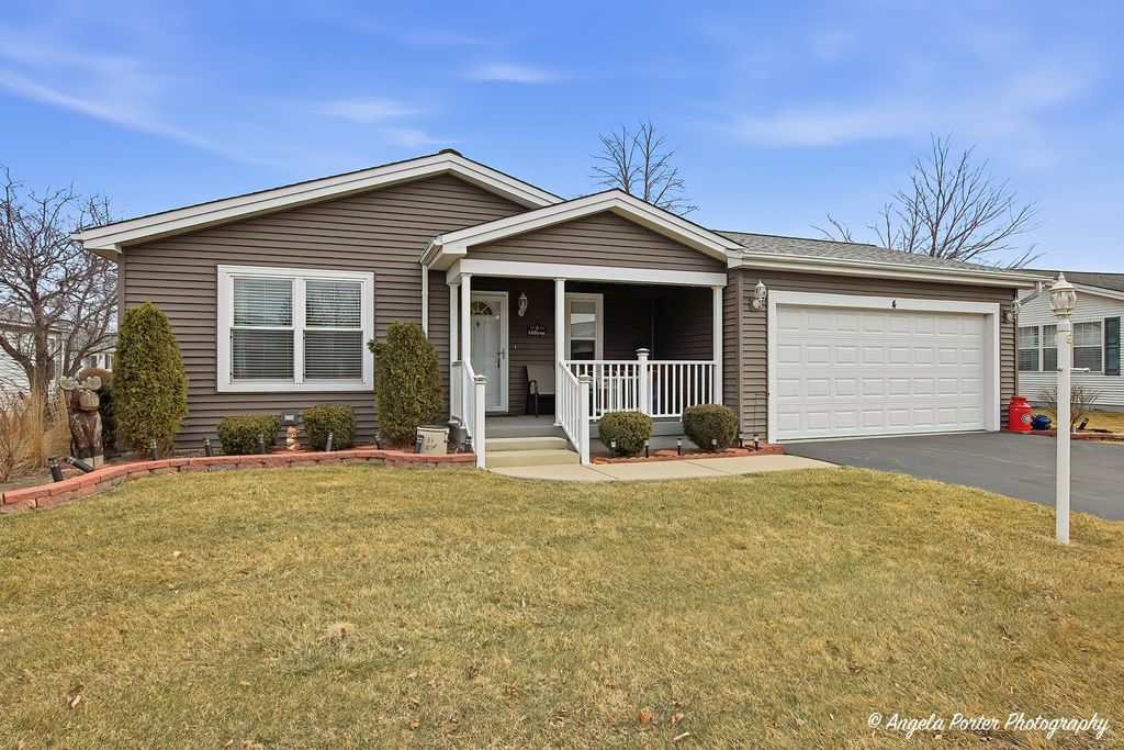 4 Hialeah Court, Grayslake, IL 60030