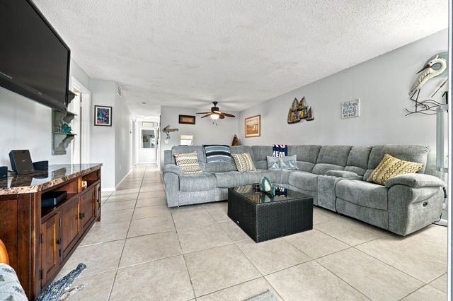 717 S US HIGHWAY 1 206, Jupiter, FL 33477