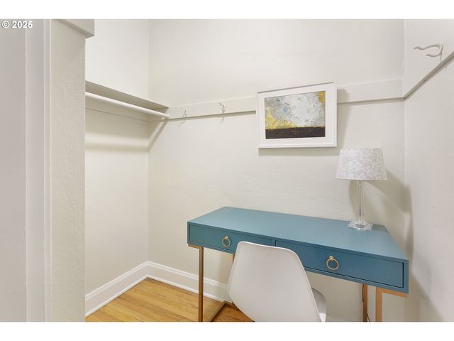 709 Sw 16TH Ave 203, Portland, OR 97205