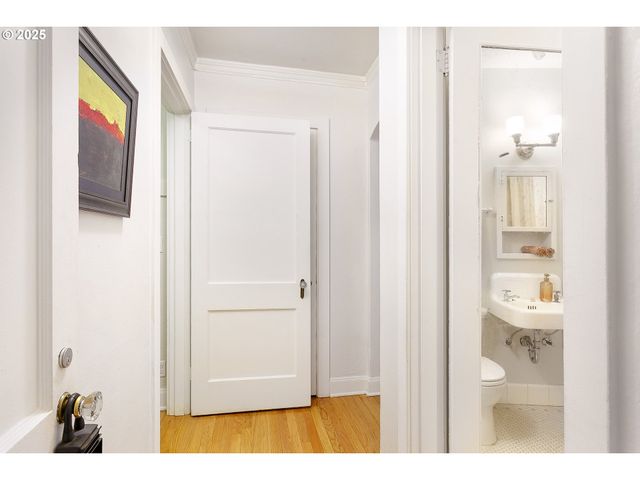 709 Sw 16TH Ave 203, Portland, OR 97205