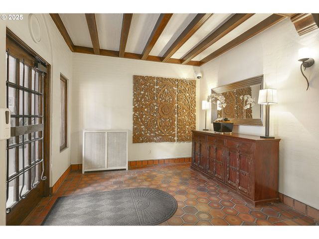 709 Sw 16TH Ave 203, Portland, OR 97205