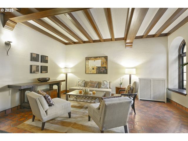 709 Sw 16TH Ave 203, Portland, OR 97205