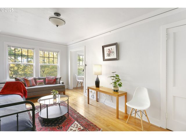 709 Sw 16TH Ave 203, Portland, OR 97205