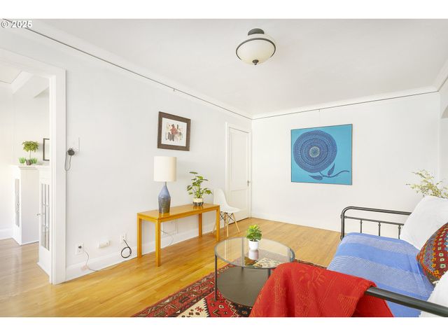 709 Sw 16TH Ave 203, Portland, OR 97205