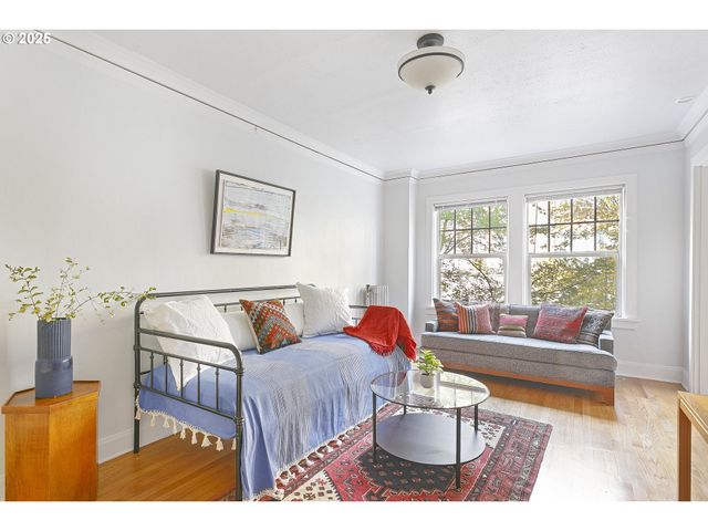 709 Sw 16TH Ave 203, Portland, OR 97205