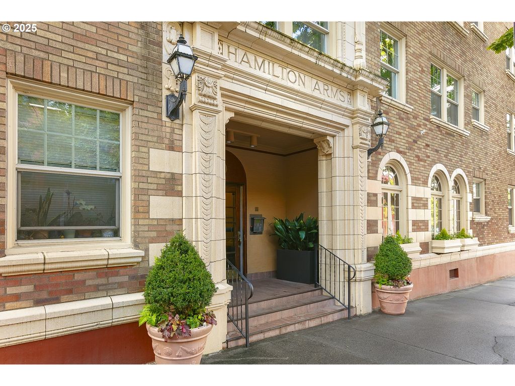 709 Sw 16TH Ave 203, Portland, OR 97205