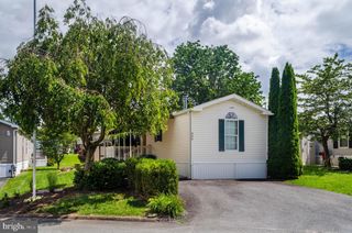 305 ROBIN DR, Red Lion, PA 17356