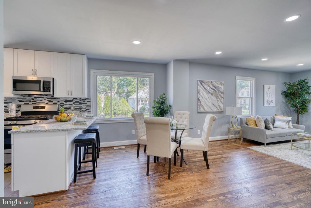 Image 11 of property listing at 4906 GRINDON AVE, Baltimore, MD 21214