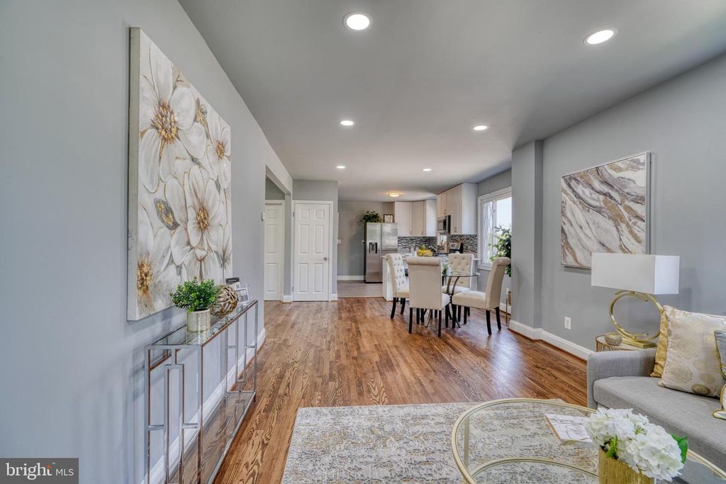 Image 12 of property listing at 4906 GRINDON AVE, Baltimore, MD 21214
