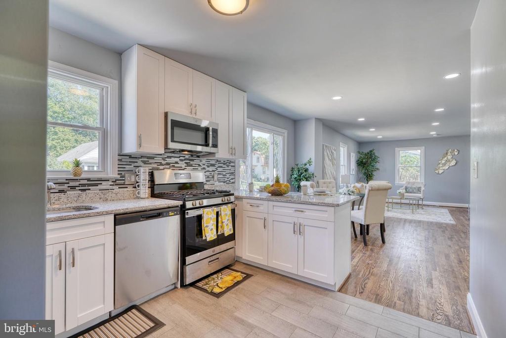 Image 13 of property listing at 4906 GRINDON AVE, Baltimore, MD 21214