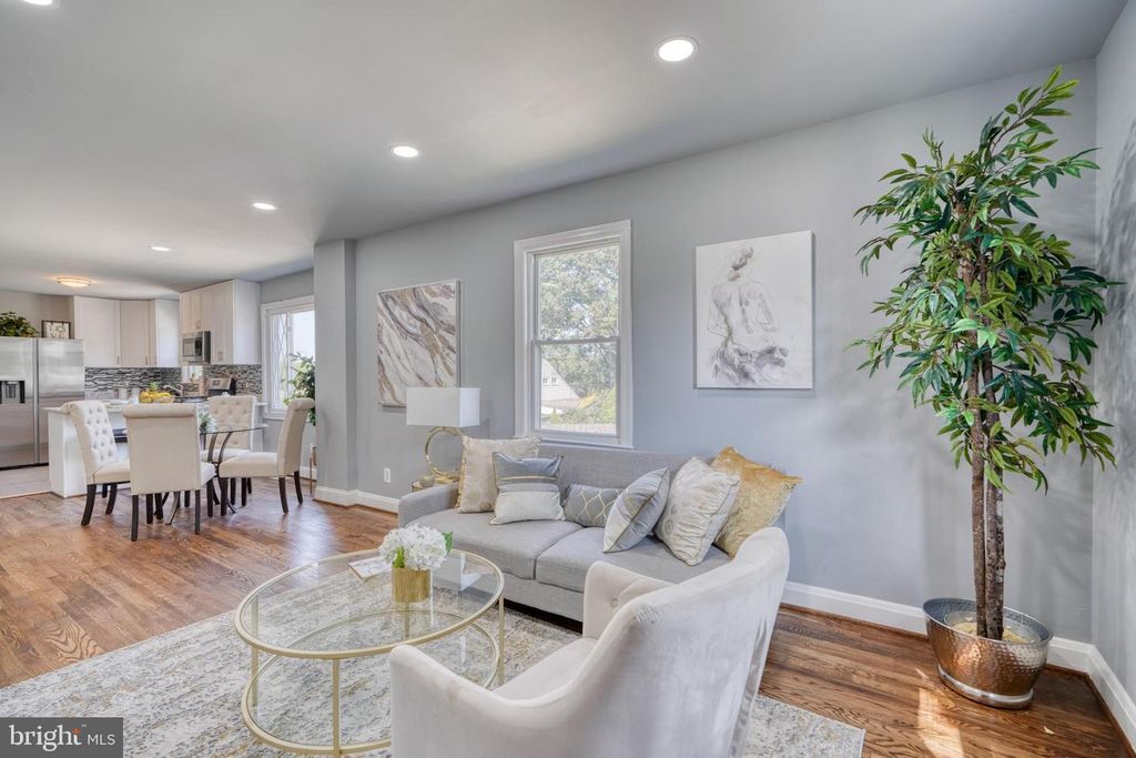 Image 14 of property listing at 4906 GRINDON AVE, Baltimore, MD 21214