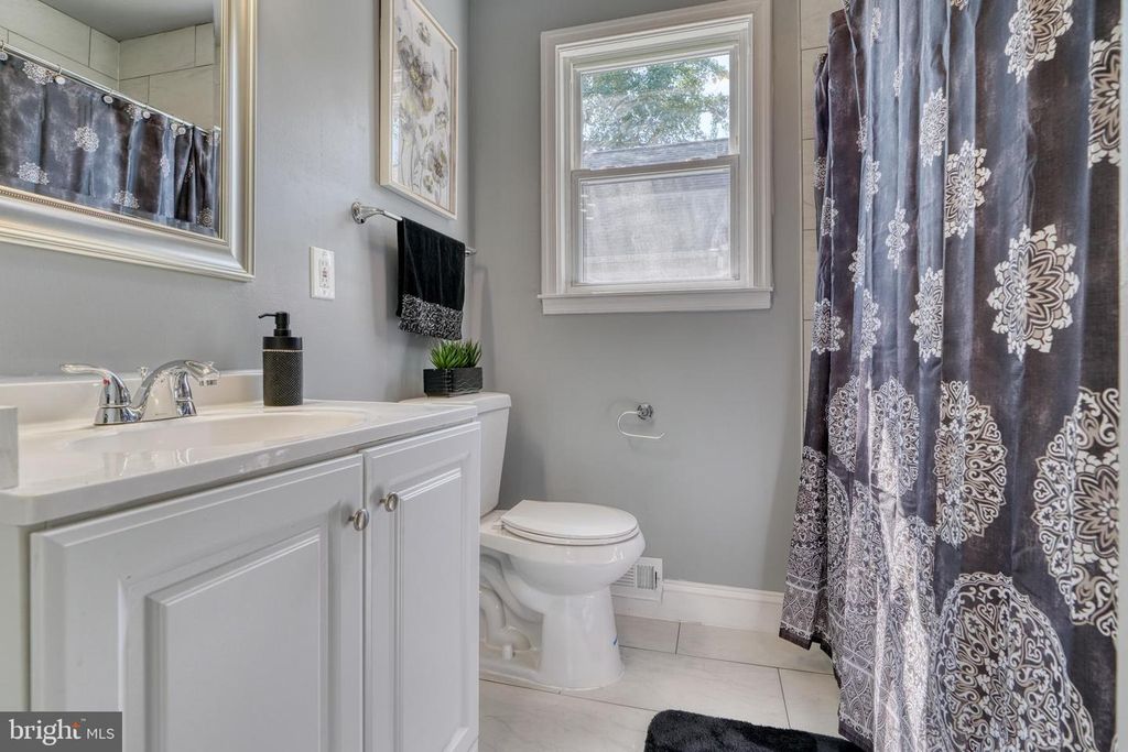 Image 18 of property listing at 4906 GRINDON AVE, Baltimore, MD 21214
