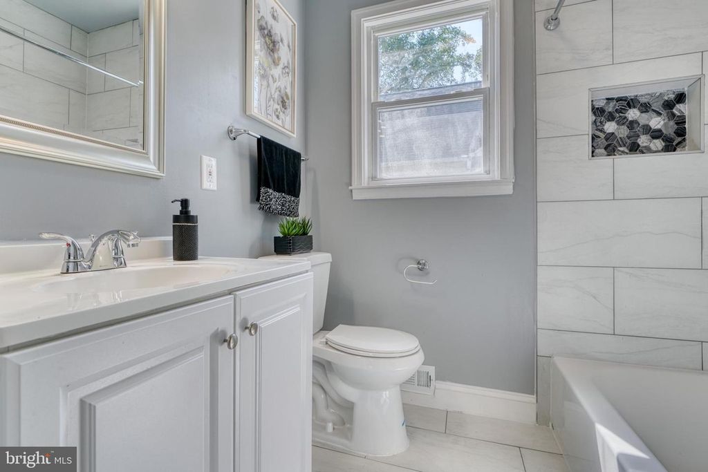 Image 22 of property listing at 4906 GRINDON AVE, Baltimore, MD 21214