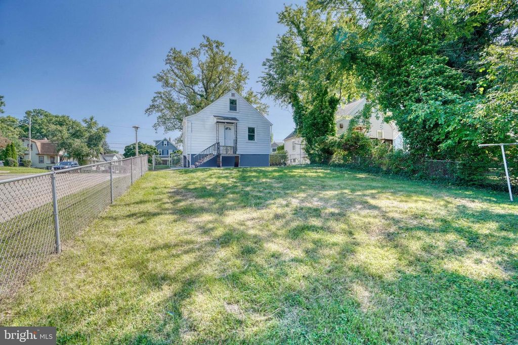 Image 3 of property listing at 4906 GRINDON AVE, Baltimore, MD 21214