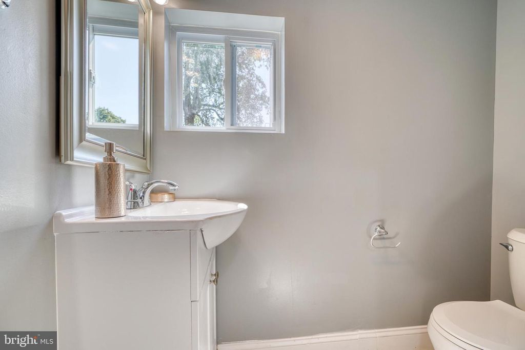 Image 35 of property listing at 4906 GRINDON AVE, Baltimore, MD 21214