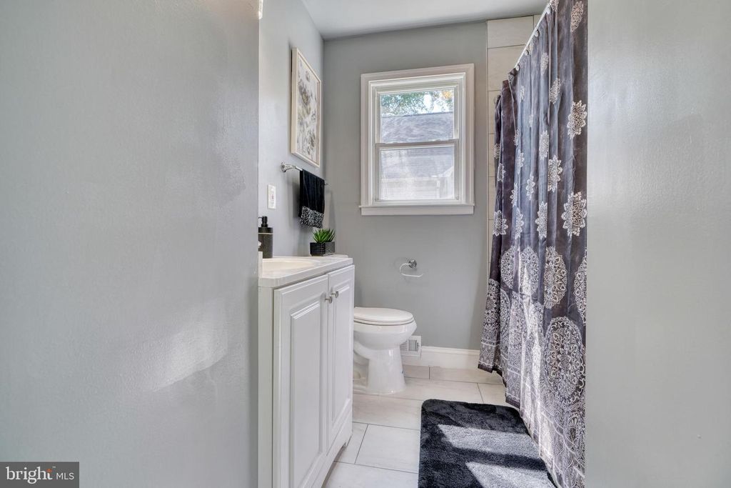 Image 38 of property listing at 4906 GRINDON AVE, Baltimore, MD 21214