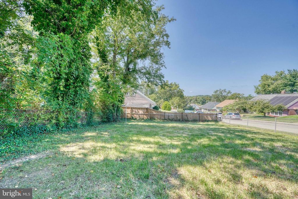 Image 4 of property listing at 4906 GRINDON AVE, Baltimore, MD 21214