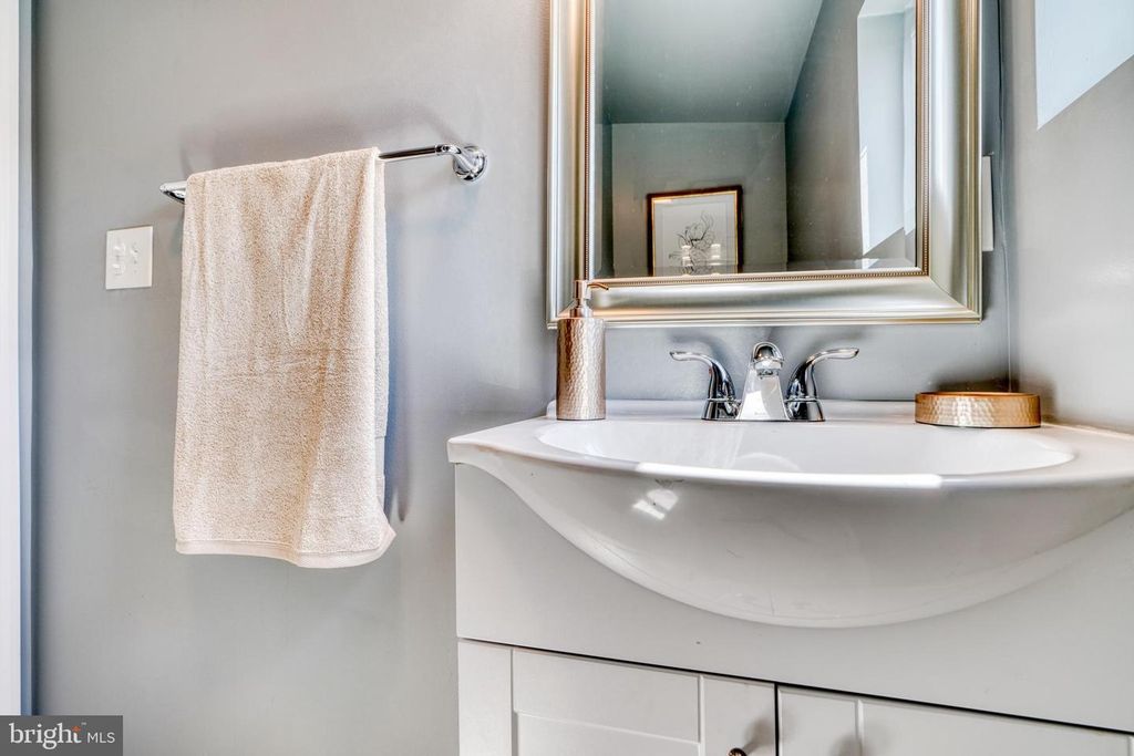 Image 44 of property listing at 4906 GRINDON AVE, Baltimore, MD 21214