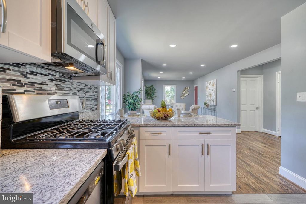 Image 7 of property listing at 4906 GRINDON AVE, Baltimore, MD 21214