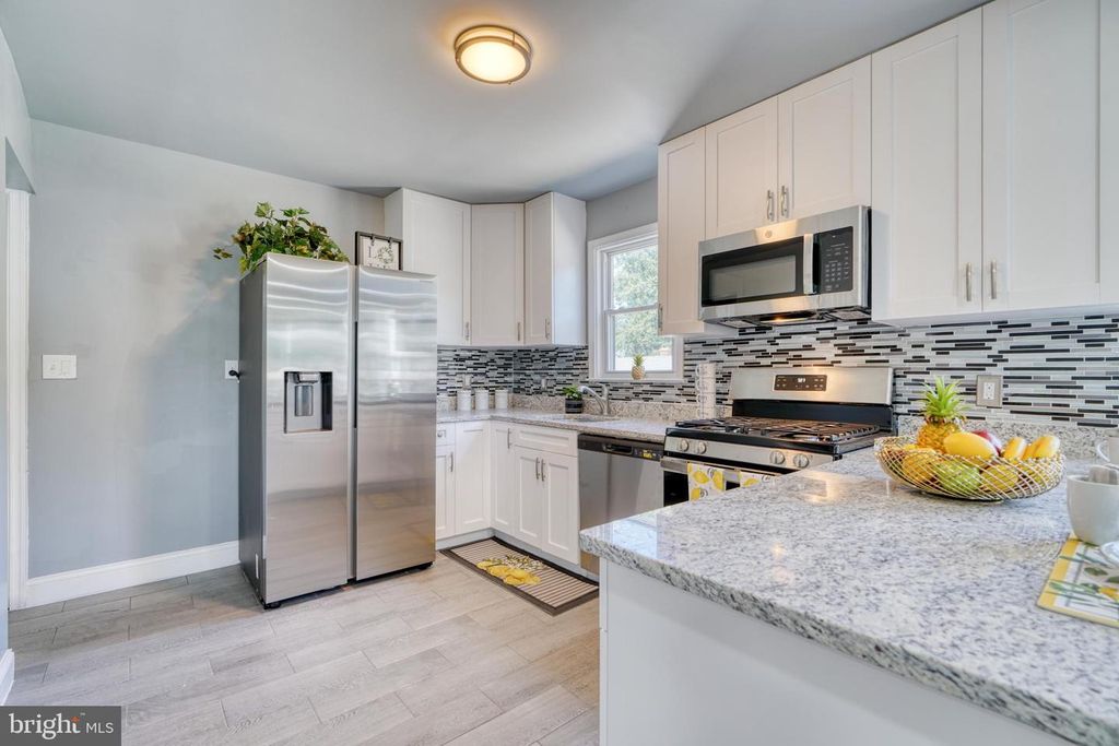 Image 8 of property listing at 4906 GRINDON AVE, Baltimore, MD 21214