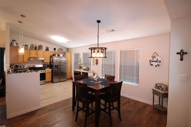 7043 Clark Hills Drive NE, Rio Rancho, NM 87144
