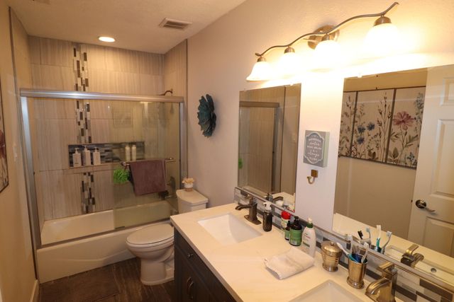 7043 Clark Hills Drive NE, Rio Rancho, NM 87144