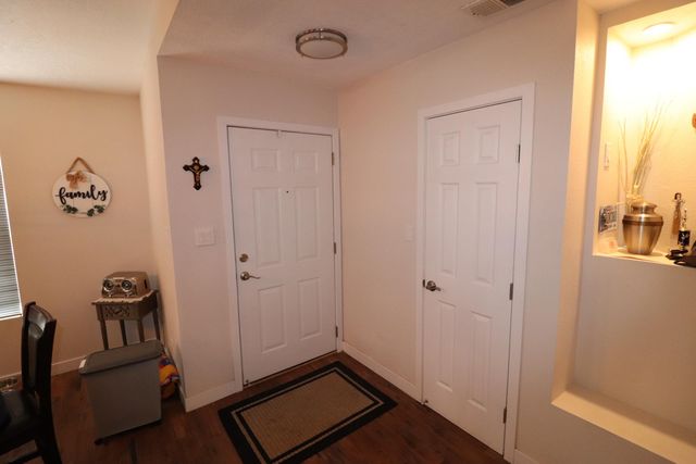7043 Clark Hills Drive NE, Rio Rancho, NM 87144