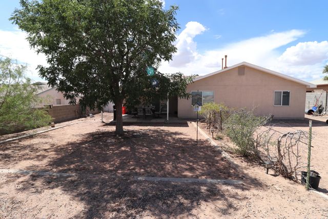 7043 Clark Hills Drive NE, Rio Rancho, NM 87144