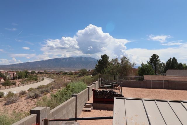 7043 Clark Hills Drive NE, Rio Rancho, NM 87144
