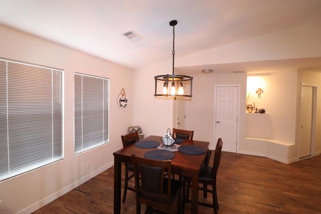 7043 Clark Hills Drive NE, Rio Rancho, NM 87144