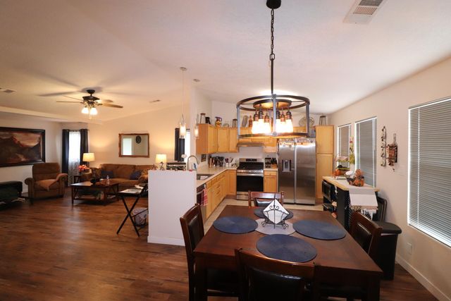 7043 Clark Hills Drive NE, Rio Rancho, NM 87144