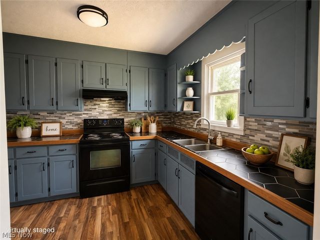 102 W Howe Road, Tallmadge, OH 44278