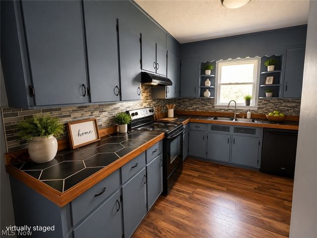 102 W Howe Road, Tallmadge, OH 44278