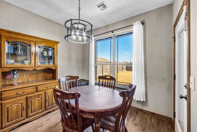 405 N Mountain Meadow Dr, Cache, OK 73527