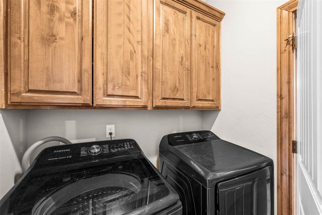 405 N Mountain Meadow Dr, Cache, OK 73527